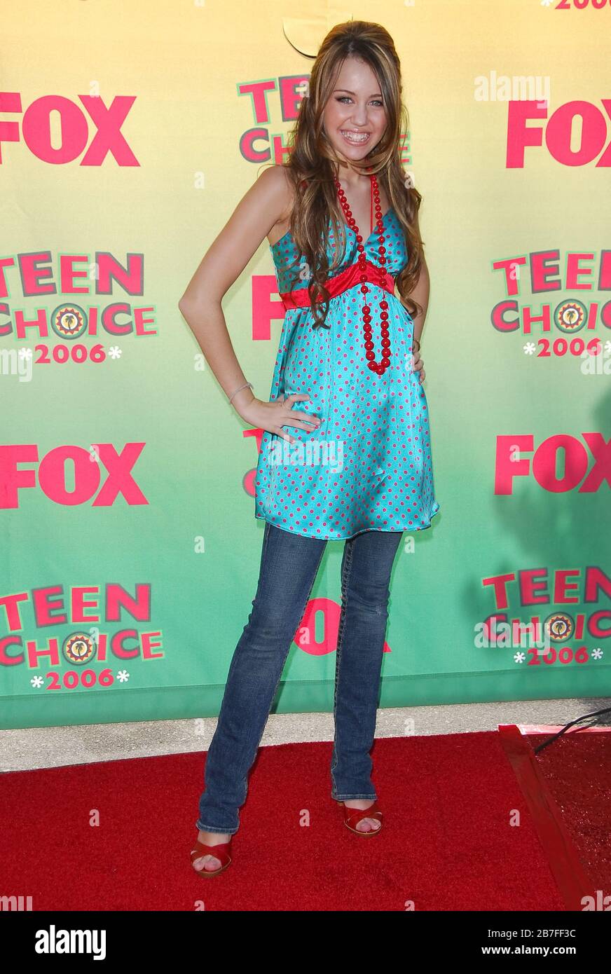 Miley Cyrus at the 2006 Teen Choice Awards - Arrivals at the Gibson Amphitheter in Universal City, CA. The event took place on Sunday, August 20, 2006.  Photo by: SBM / PictureLux Stock Photo