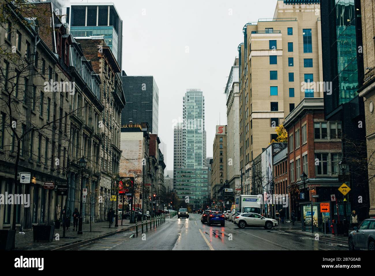 City Street View, Downtown of Montreal, Quebec, Canada - dec, 2019 Stock  Photo - Alamy