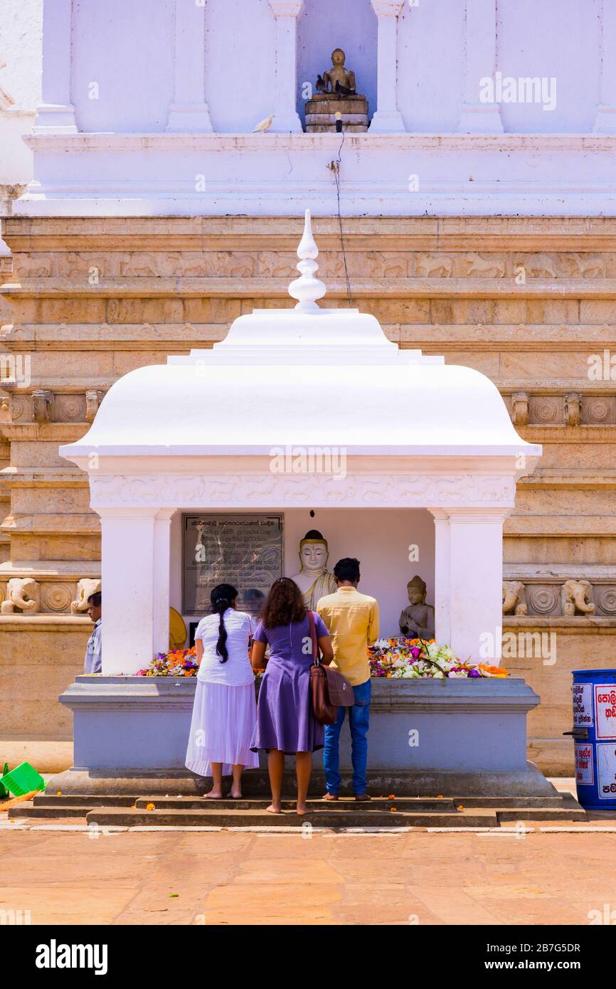 Sri Lanka Anuradhapura Mahaseya Ruwanwelisaya Dagoba stupa pagoda built King Dutugemunu 140 BC Mahathupa Buddhist shrine worshippers floral offerings Stock Photo