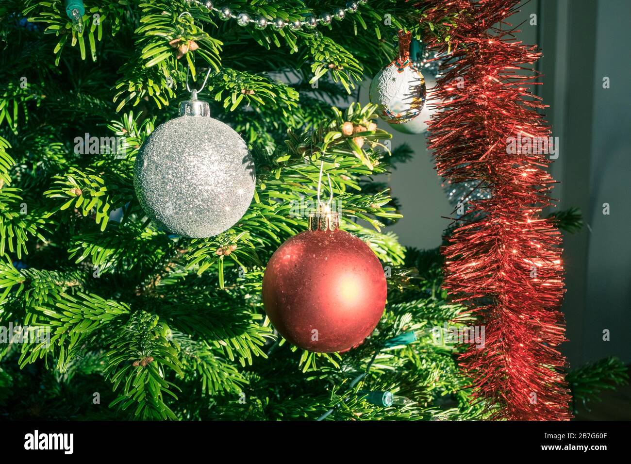 Silver christmas baubles on tree hi-res stock photography and images ...