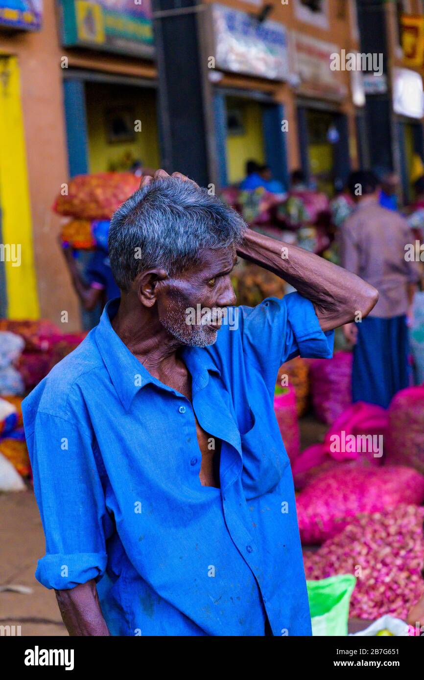 South Asia Sri Lanka Ceylon Dambulla Economic Centre Center wholesale vegetable & fruit market wizen old man grey hair beard porter carrier resting Stock Photo