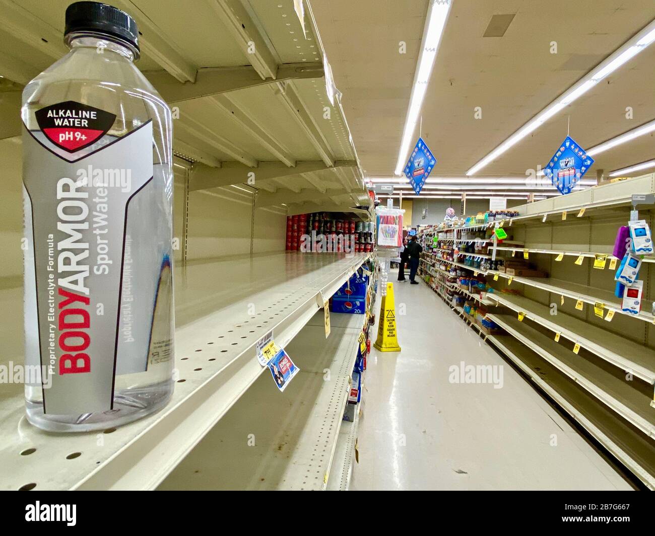 https://c8.alamy.com/comp/2B7G667/montecito-california-usa-15th-mar-2020-empty-grocery-store-shelves-at-vons-is-an-unusual-sight-in-wealthy-montecito-california-water-bread-milk-potatoes-meat-bananas-soup-and-other-canned-goods-are-the-items-most-depleted-a-supervisor-said-that-more-food-has-been-ordered-but-delivery-has-been-delayed-and-there-is-no-indication-when-it-will-resume-even-at-900pm-on-a-sunday-customers-were-flooding-in-amidst-news-of-impending-quarantine-for-seniors-over-age-65-from-californias-governor-today-and-and-announcement-that-bars-and-nightclubs-will-be-closing-the-latest-report-is-2B7G667.jpg