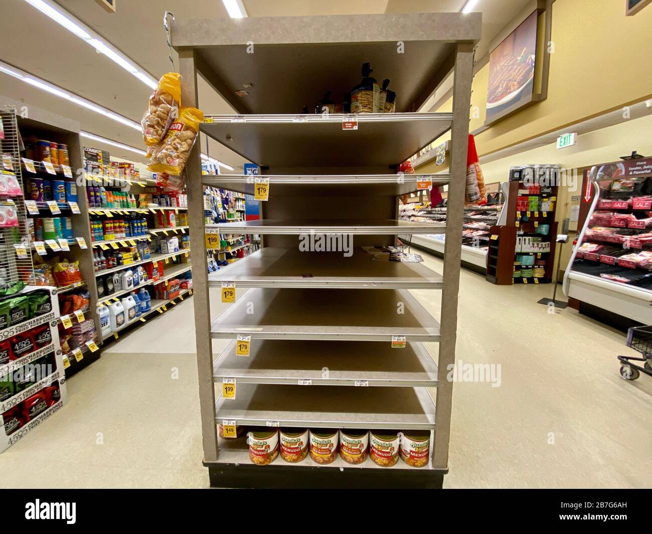Montecito California Usa 15th Mar Empty Grocery Store Shelves At Vons Is An Unusual Sight In Wealthy Montecito California Water Bread Milk Potatoes Meat Bananas Soup And Other Canned Goods Are Montecito California Usa 15th Mar Empty Grocery Store Shelves At Vons Is An Unusual Sight In Wealthy Montecito California Water Bread Milk Potatoes Meat Bananas Soup And Other Canned Goods Are