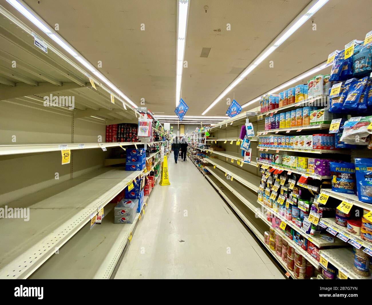 Montecito California Usa 15th Mar Empty Grocery Store Shelves At Vons Is An Unusual Sight In Wealthy Montecito California Water Bread Milk Potatoes Meat Bananas Soup And Other Canned Goods Are Montecito California Usa 15th Mar Empty Grocery Store Shelves At Vons Is An Unusual Sight In Wealthy Montecito California Water Bread Milk Potatoes Meat Bananas Soup And Other Canned Goods Are