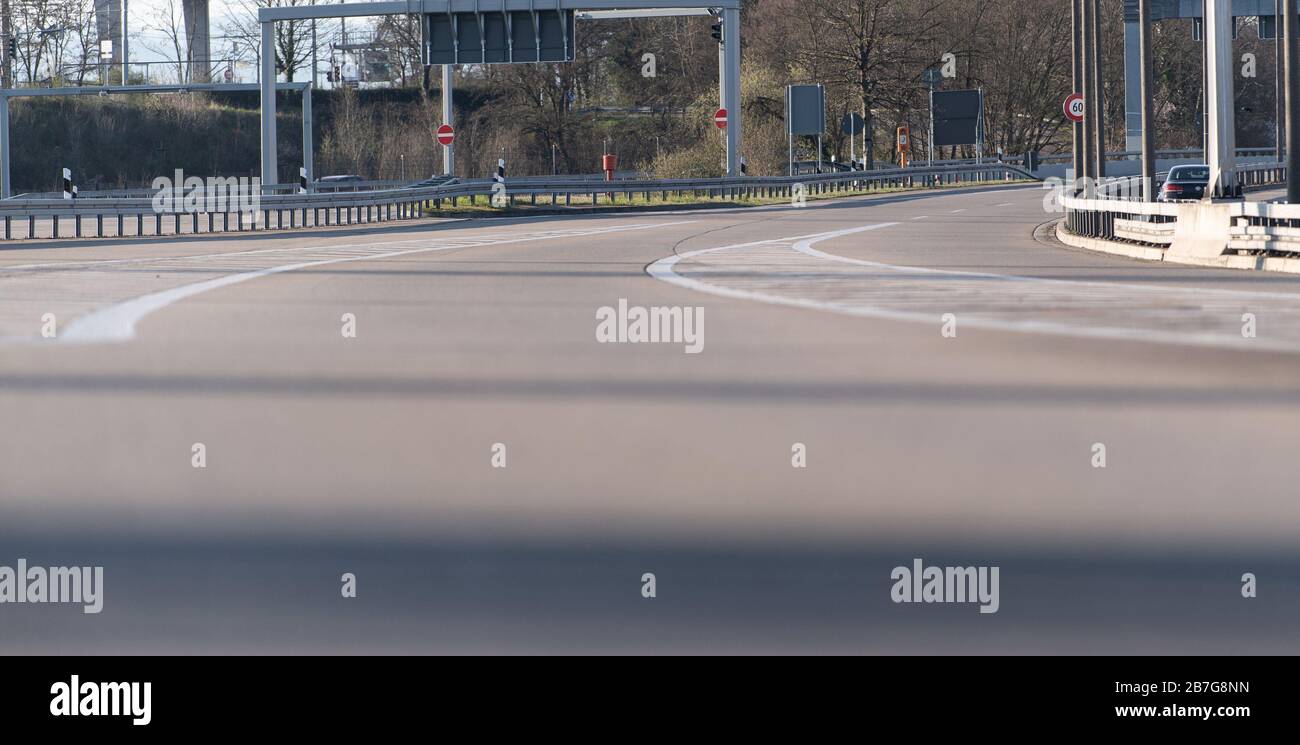 Weil Am Rhein, Germany. 16th Mar, 2020. An official of the Swiss border  guard is standing at the border crossing on the A5. In the coronavirus  crisis, Germany will introduce comprehensive controls