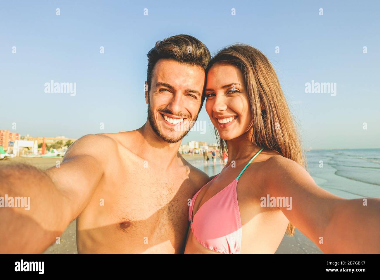 Happy traveling couple making selfie with beach in background - Concept of  sunny summer colors and romantic mood - Young people laughing and making em  Stock Photo - Alamy