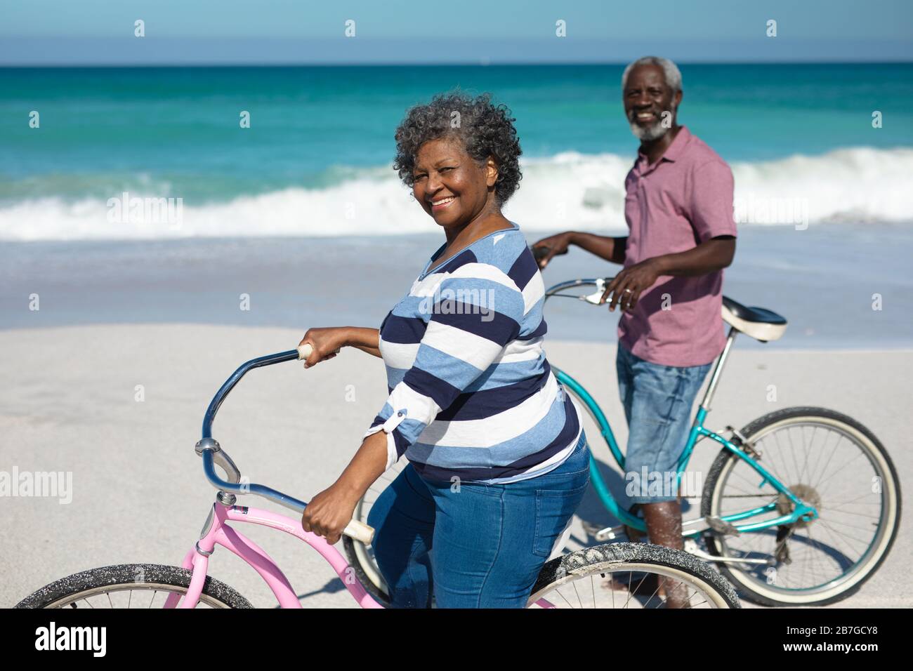 Senior African American couple standing on the beach Stock Photo - Alamy