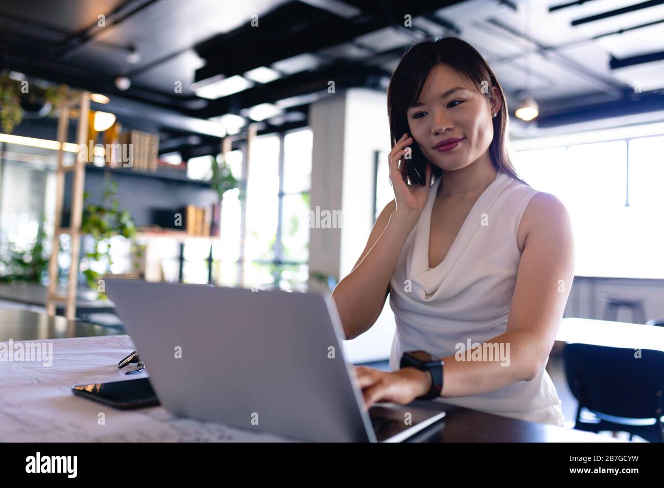 Asian business woman hi-res stock photography and images - Alamy