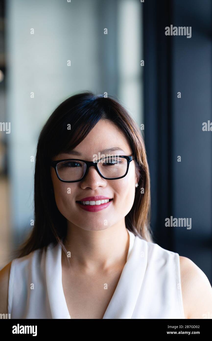 Asian woman looking at camera hi-res stock photography and images - Alamy