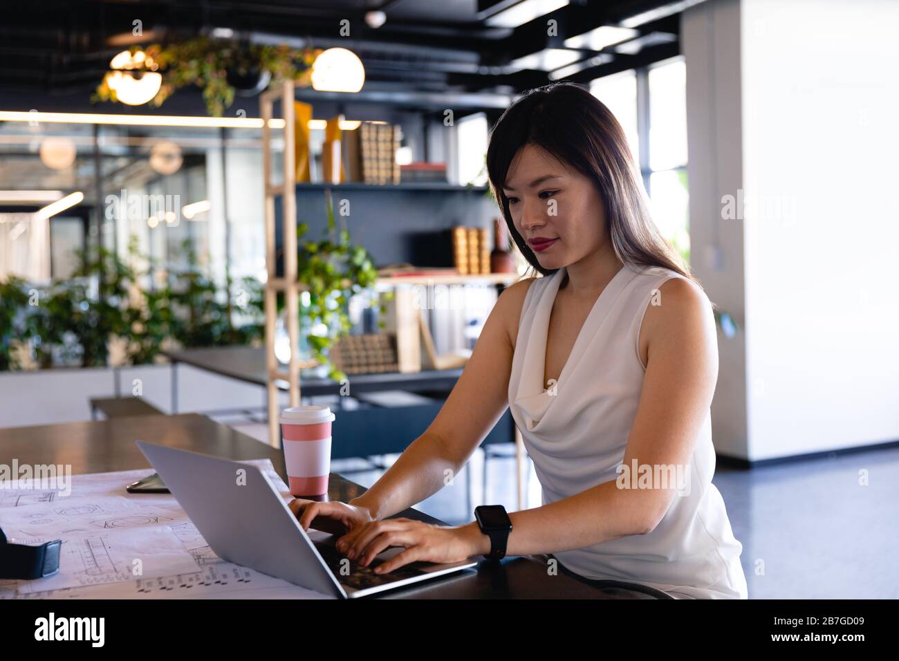 Asian business woman hi-res stock photography and images - Alamy