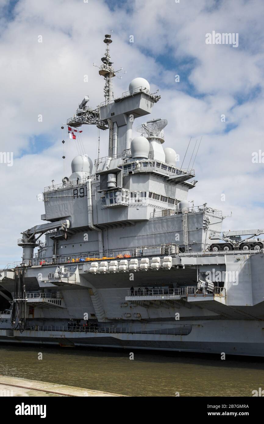 04/09/2010, the nuclear powered French aircraft carrier R 91