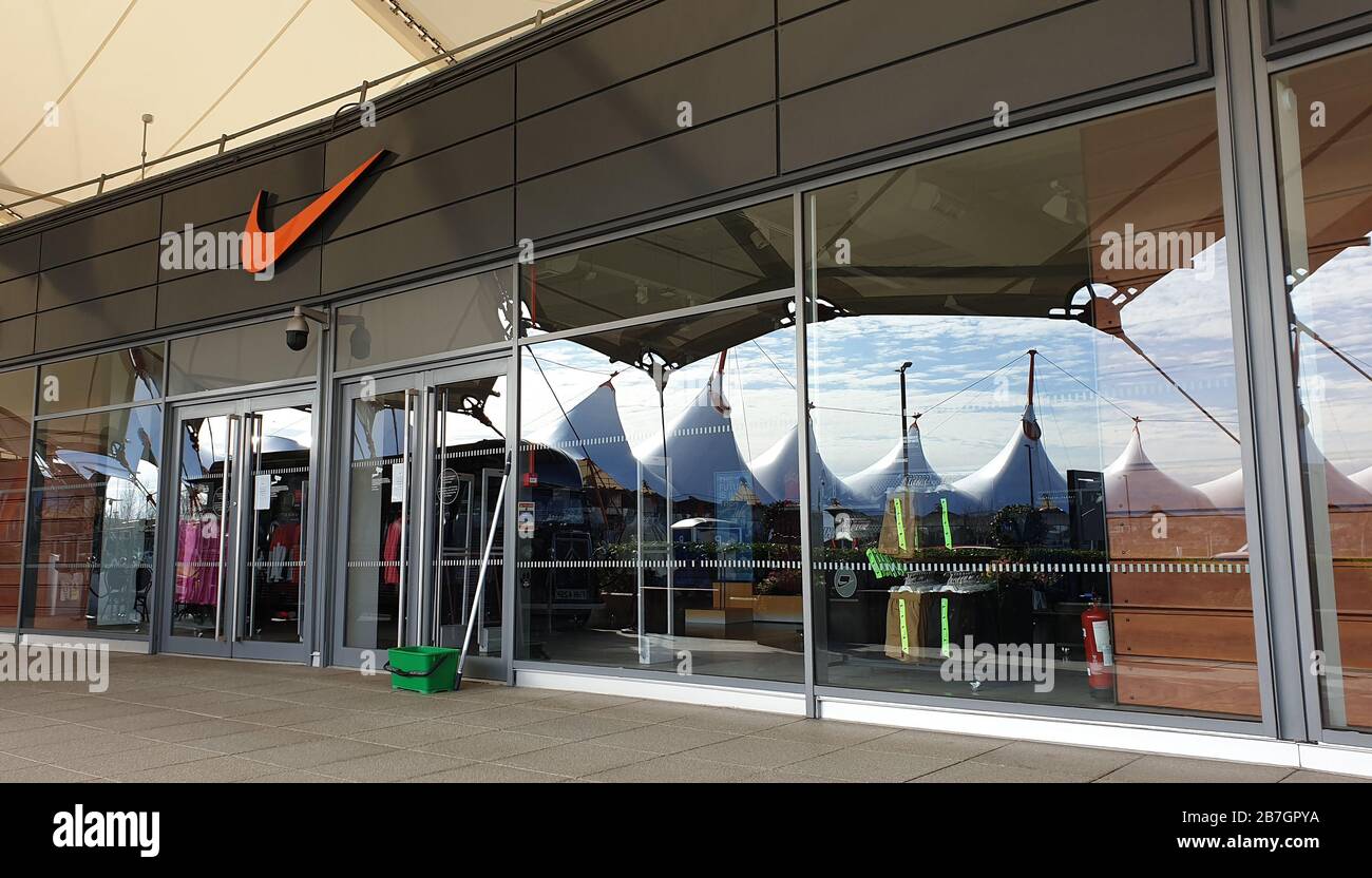 Nike store sales ashford outlet