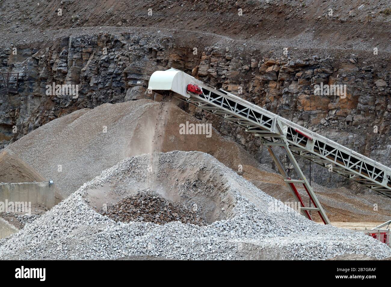 Crushed rock flowing from a conveyer in Coldstones Quarry Greenhow Hill 13-03-2020 Stock Photo