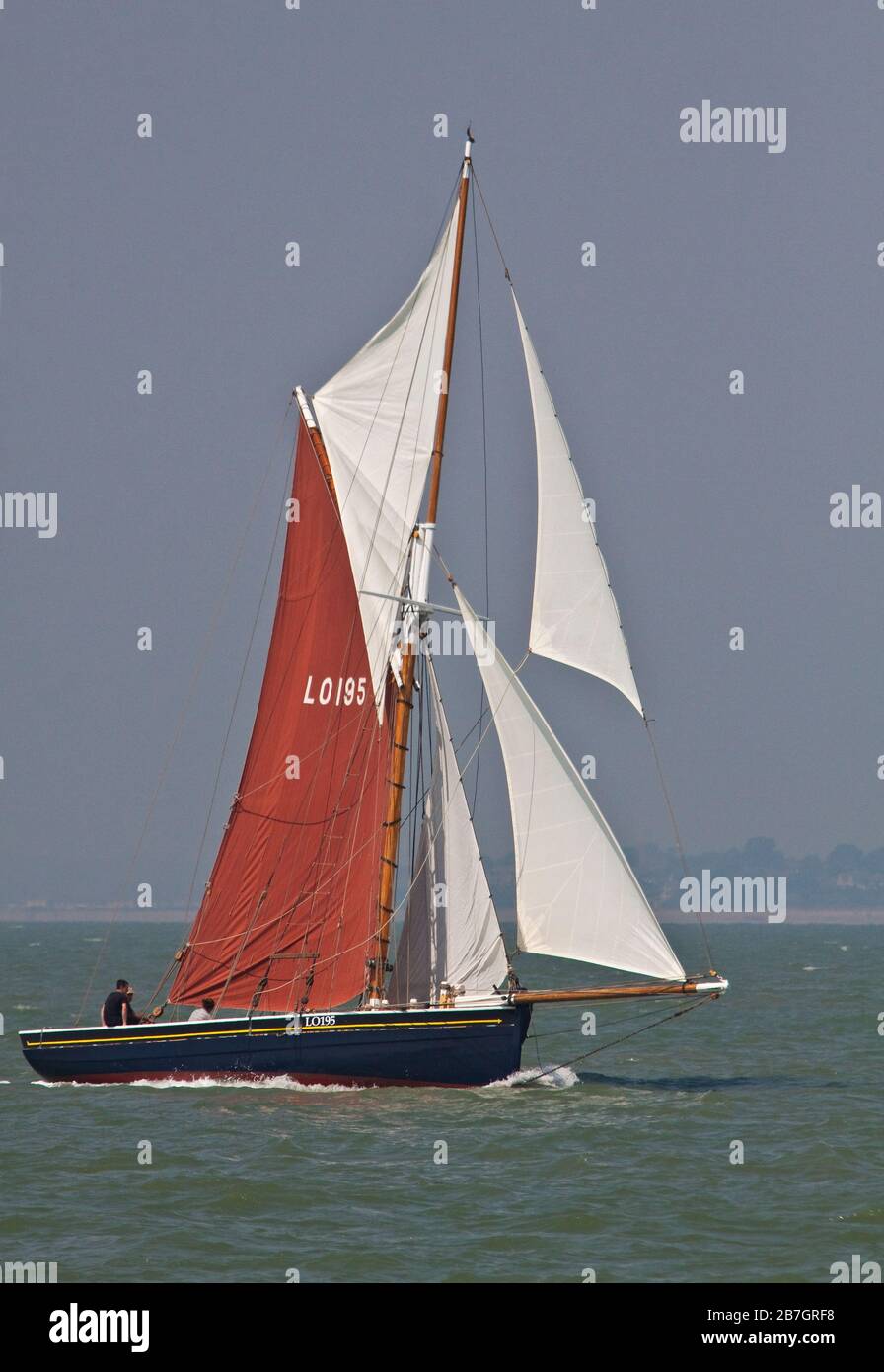 The bawley LO195 Gladys, in full sail Stock Photo Alamy