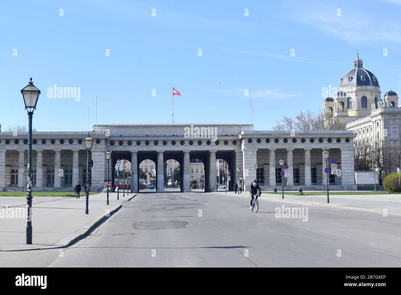 Vienna, Austria. 16th Mar, 2020. The government in Vienna has tightened the measures in the fight against the corona virus and has ordered exit restrictions. There are already police controls in this regard. The tourist hotspot 'Heldenplatz' is almost deserted. Credit: Franz Perc / Alamy Live News Stock Photo