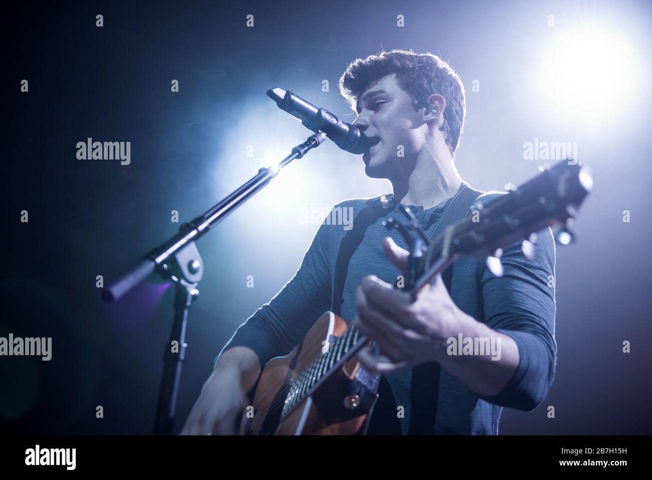 Shawn mendes 2016 hires stock photography and images Alamy