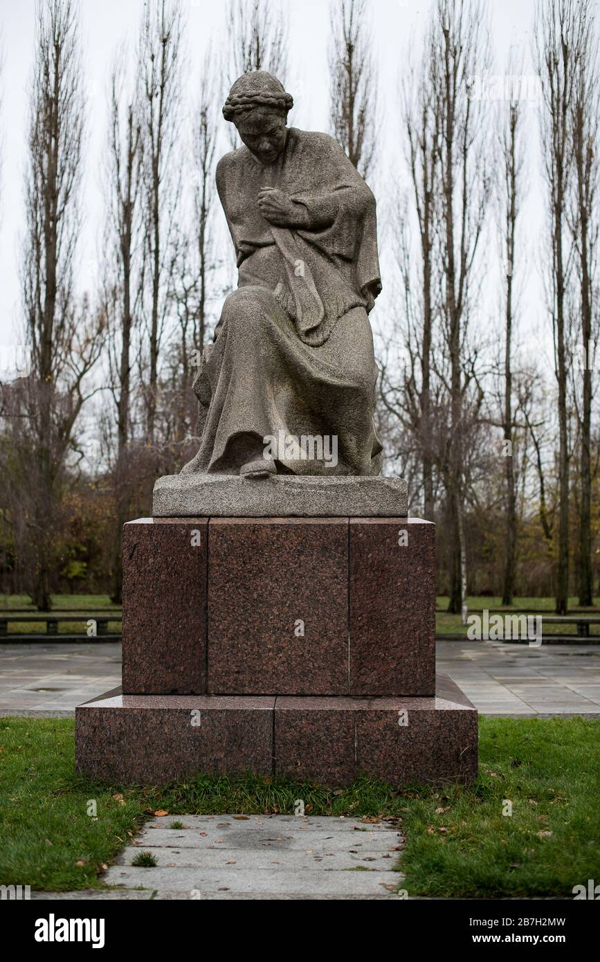 Berlin, ehemalige DDR, Karl Marx Denkmal, Denkmal Berlin, Russendenkmal Treptower Park, Stadtlandschaft, Cityscape, Deutschland, Germany Stock Photo