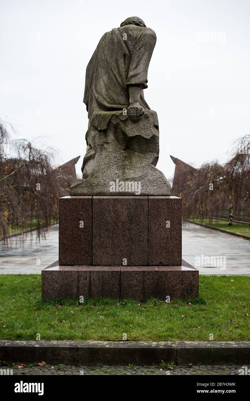 Berlin, ehemalige DDR, Karl Marx Denkmal, Denkmal Berlin, Russendenkmal Treptower Park, Stadtlandschaft, Cityscape, Deutschland, Germany Stock Photo