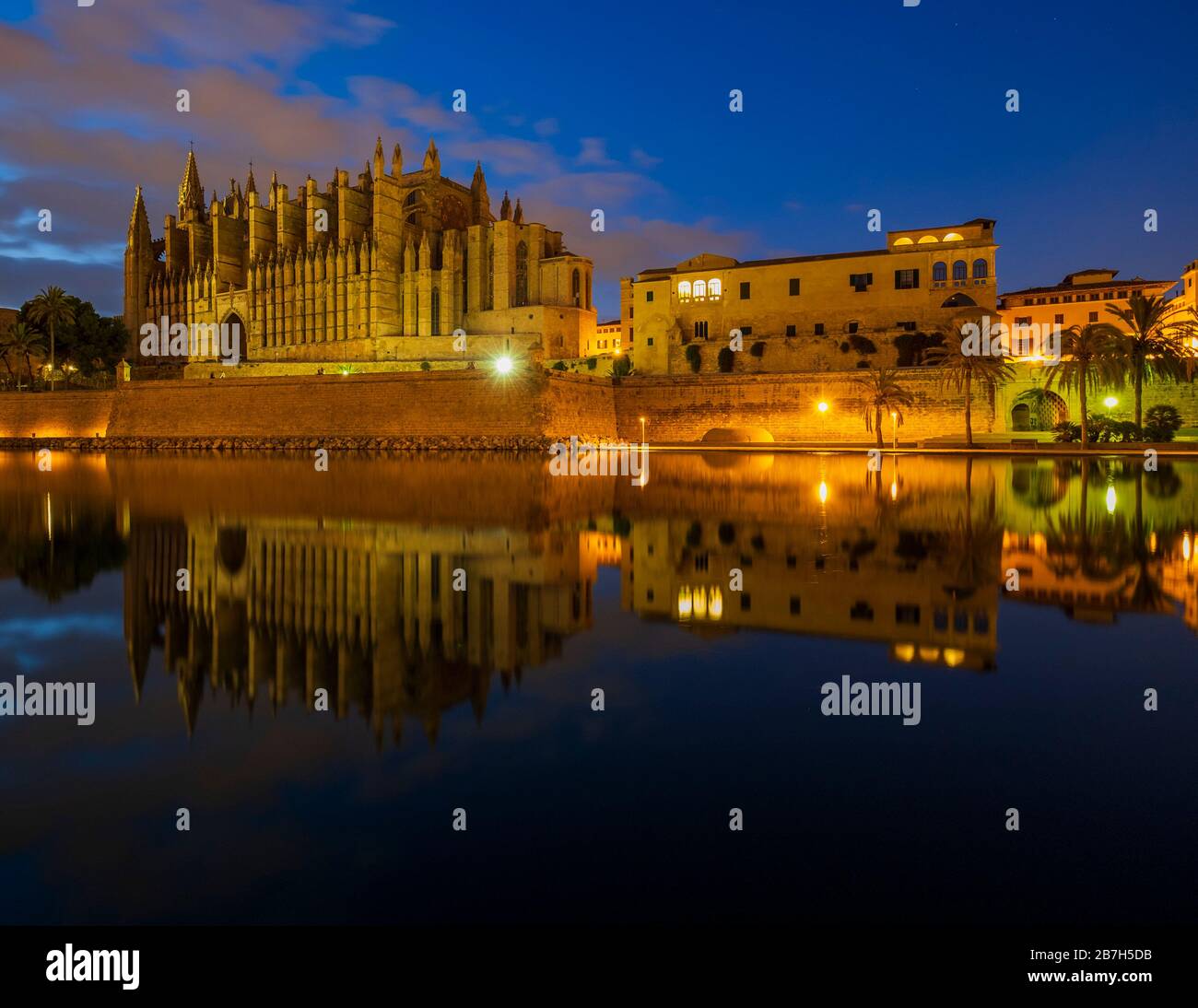 Spain, Balearic Islands, Mallorca, Palma, Cathedral by night Stock Photo