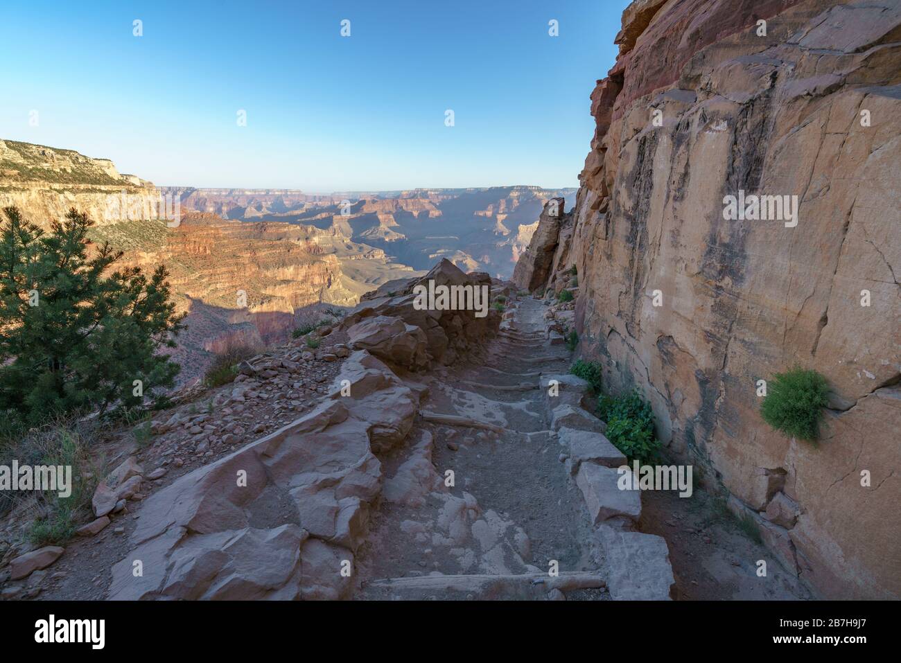 hiking the south kaibab trail at ooh aah point in grand canyon national park in arizona in the usa Stock Photo