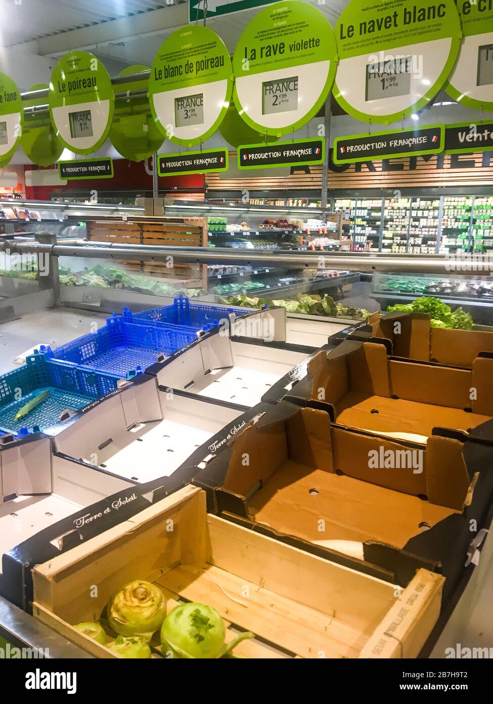 Covid-19 (Coronavitus) crisis: the fruits and vegetables shelves of a supermarket emptied by anxious citizens, Lyon, France Stock Photo