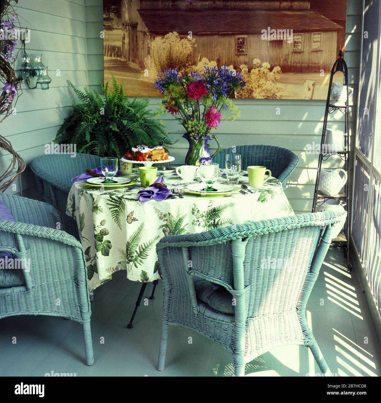 Enclosed porch furniture hi-res stock photography and images - Alamy