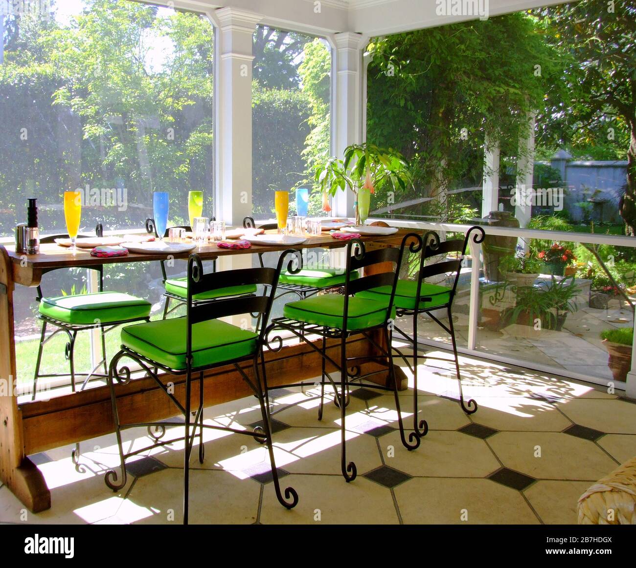 Enclosed garden hi-res stock photography and images - Alamy