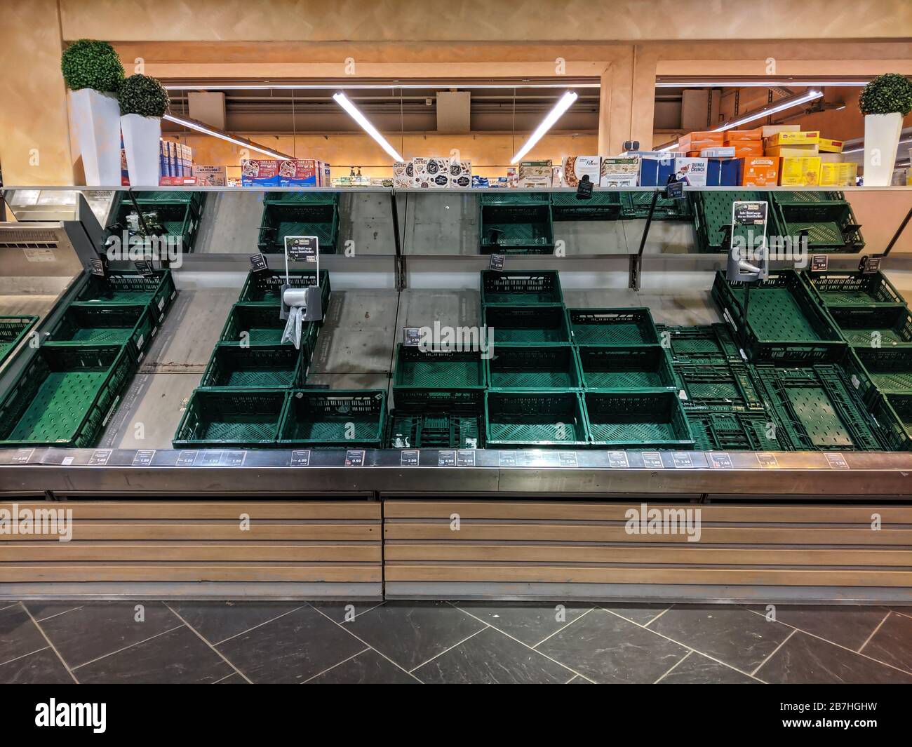 Munich, Bavaria, Germany. 14th Mar, 2020. An example of the empty vegetable shelves seen at supermarkets in Germany, where hoarders (Hamsterkäufer in German) have been panic shopping due to the spread of Covid-19. Critics state that Germany doesn't have supply issues, rather the hoarders are lacking solidarity and buying all the foodstuffs and home supplies, limiting access for normal shoppers and creating artificial shortages. Credit: Sachelle Babbar/ZUMA Wire/Alamy Live News Stock Photo