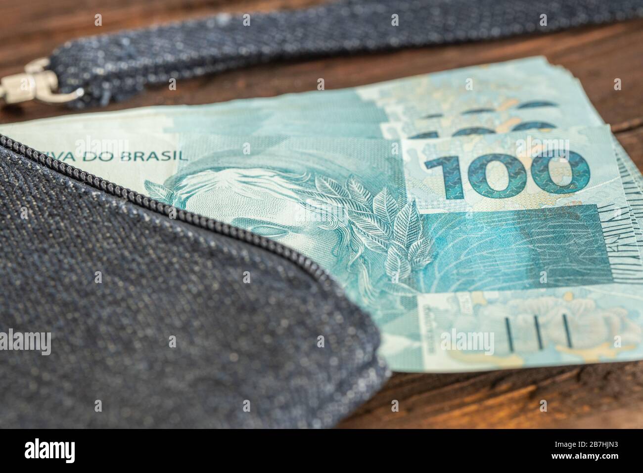 Banknotes brazilian money 100 hi res stock photography and images Alamy