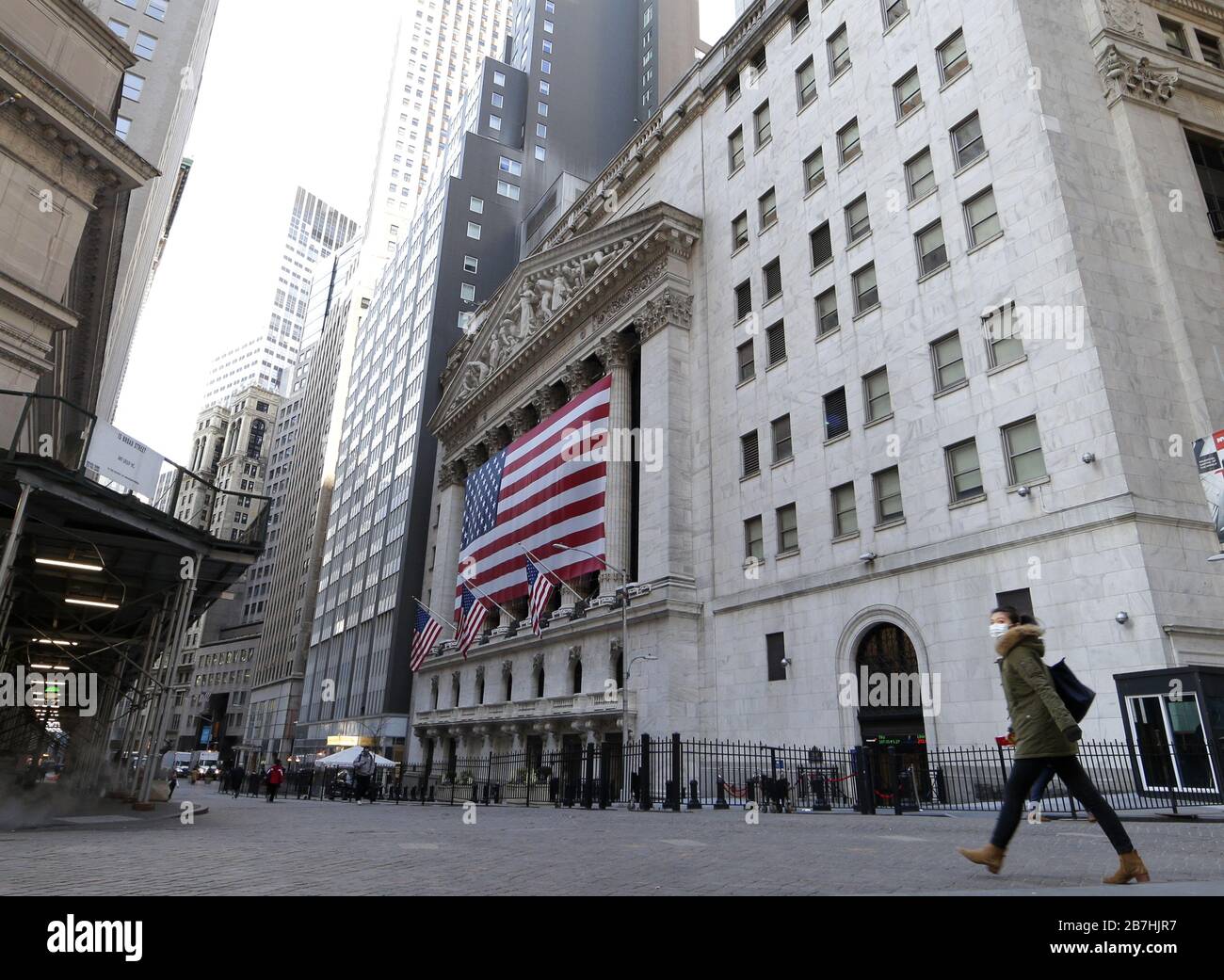 The Federal Reserve Stocks Fall Stock Market Reactions and Local Business Sentiment