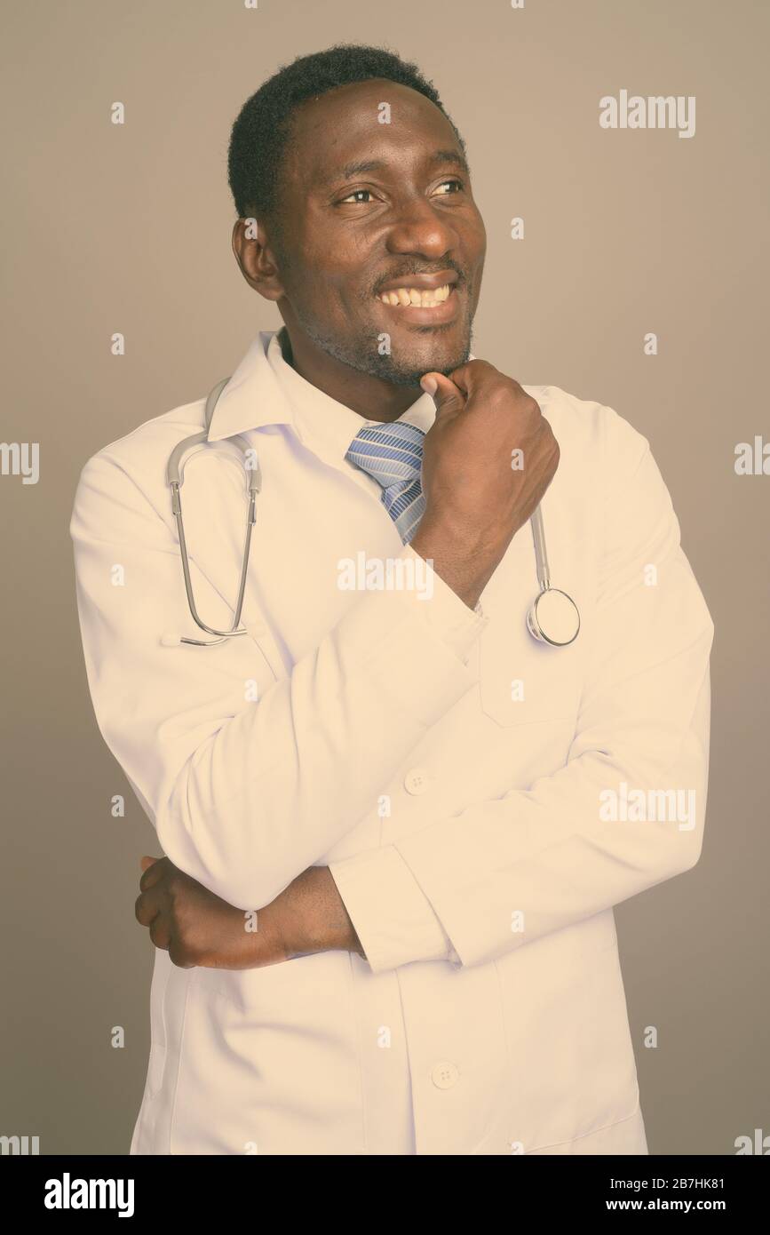 African medical doctor hi-res stock photography and images - Alamy