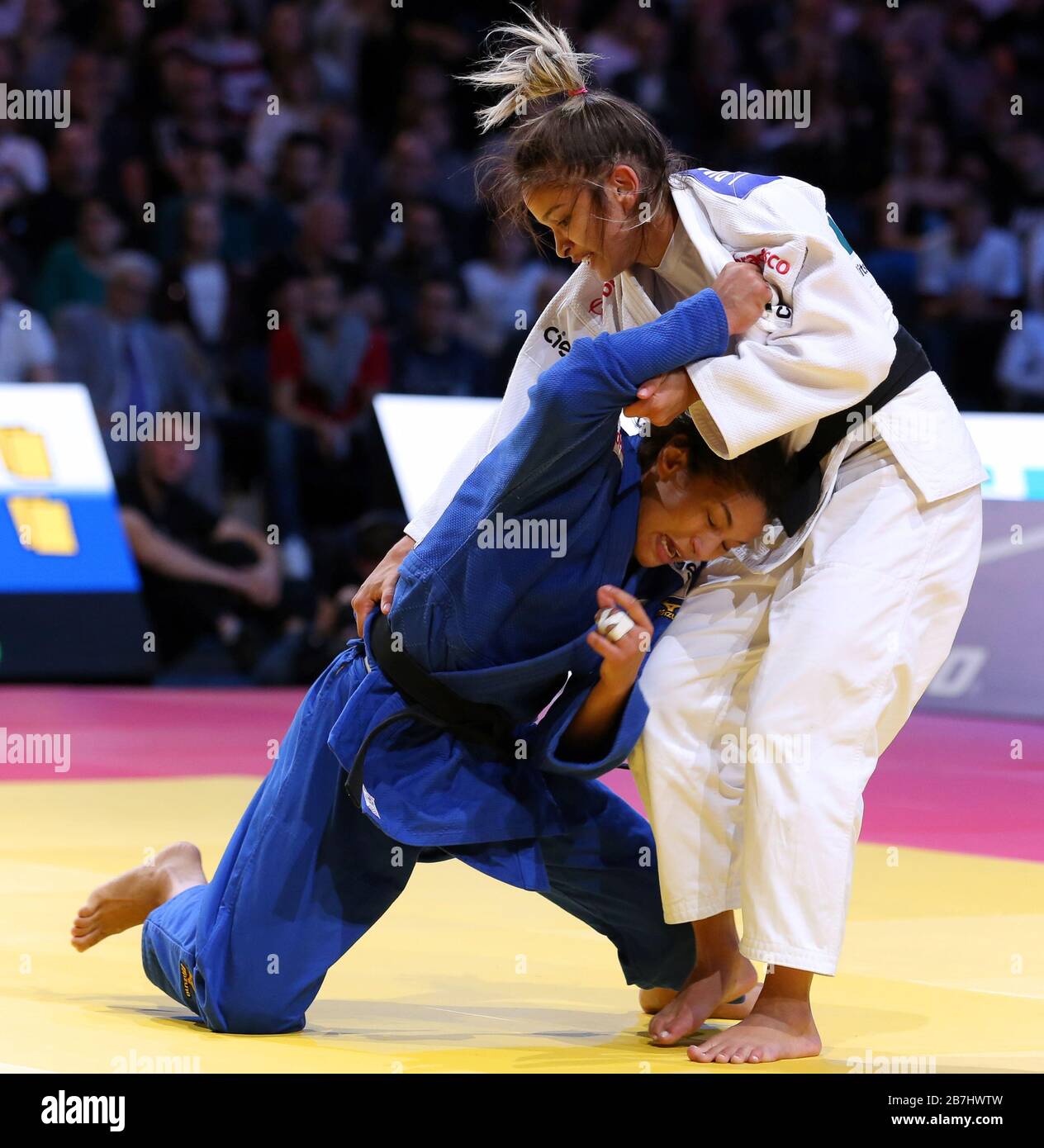 Paris, France - 08th Feb, 2020: Larissa Pimenta for Brazil against Sarah Menezes for Brazil, Women's -52kg, Bronze Medal Match (Credit: Mickael Chavet) Stock Photo