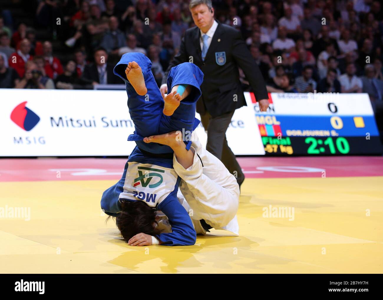Paris, France - 08th Feb, 2020: Christa Deguchi for Canada against Sumiya Dorjsuren for Mongolia, Women's -57 kg, Gold Medal Match (Credit: Mickael Chavet) Stock Photo