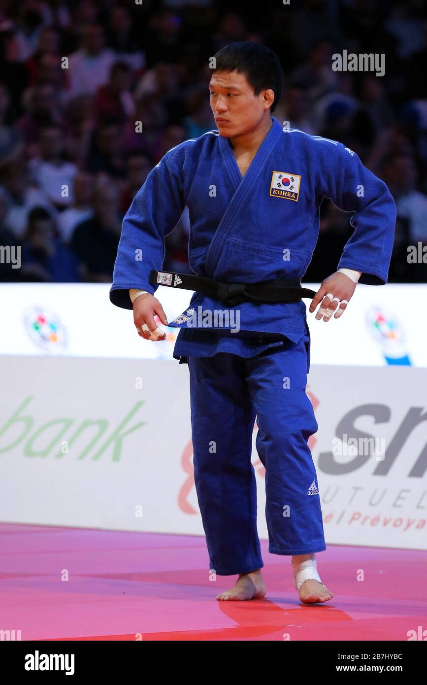Paris, France - 08th Feb, 2020: Baul An for Korea (white) against Limhwan Kim for Korea (blue), Men's -66 kg, Gold Medal Match (Credit: Mickael Chavet) Stock Photo