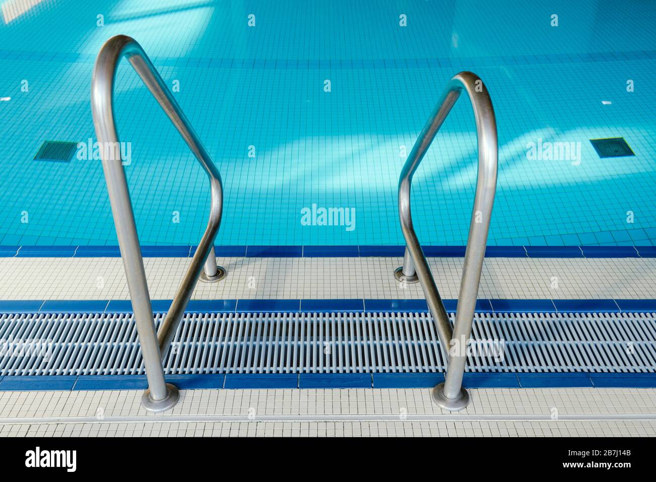 Heidelberg, Germany. 16th Mar, 2020. A ladder can be seen in the Köpfel indoor pool in front of