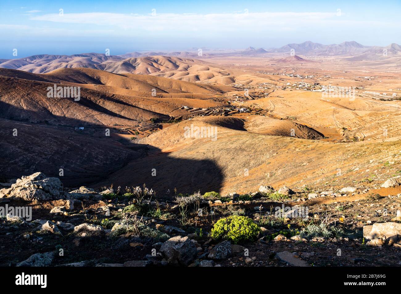 The view over a dry, barren landscape from Mirador de Guise y Ayose in the centre of the Canary Island of Fuerteventura Stock Photo