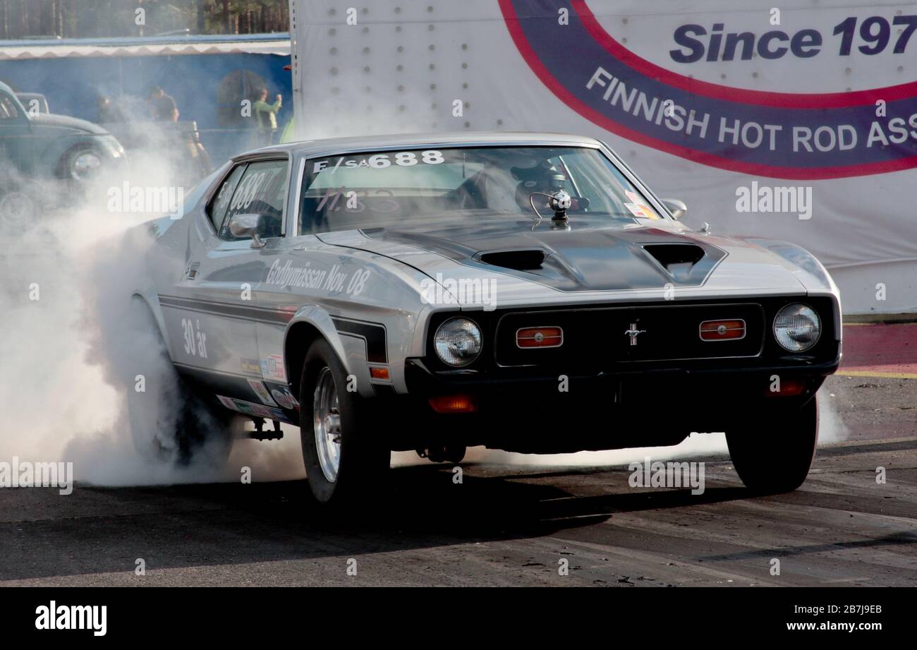 Burning car tires hires stock photography and images Alamy