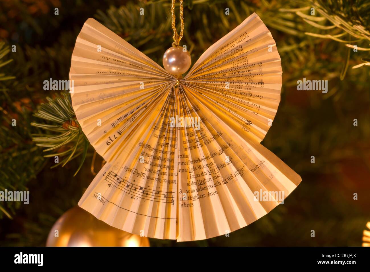 Angel Decoration on Christmas Tree: Christmas tree angel ...