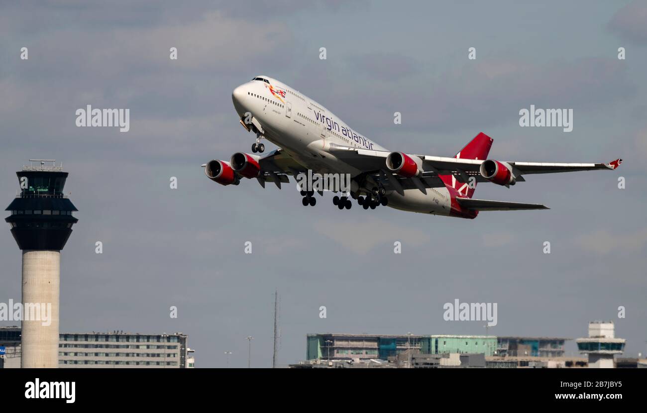 Manchester, UK. Virgin Altantic 747 aircraraft depart Manchester Airport in the Uk for the USA before the impending travel ban at 0359am on 17/3/2020 Alamy Live News/Bob Sharples Credit: Bob Sharples/Alamy Live News Stock Photo