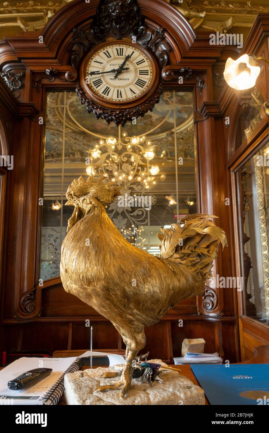Le train blue the blue train restaurant paris france stock photo alamy