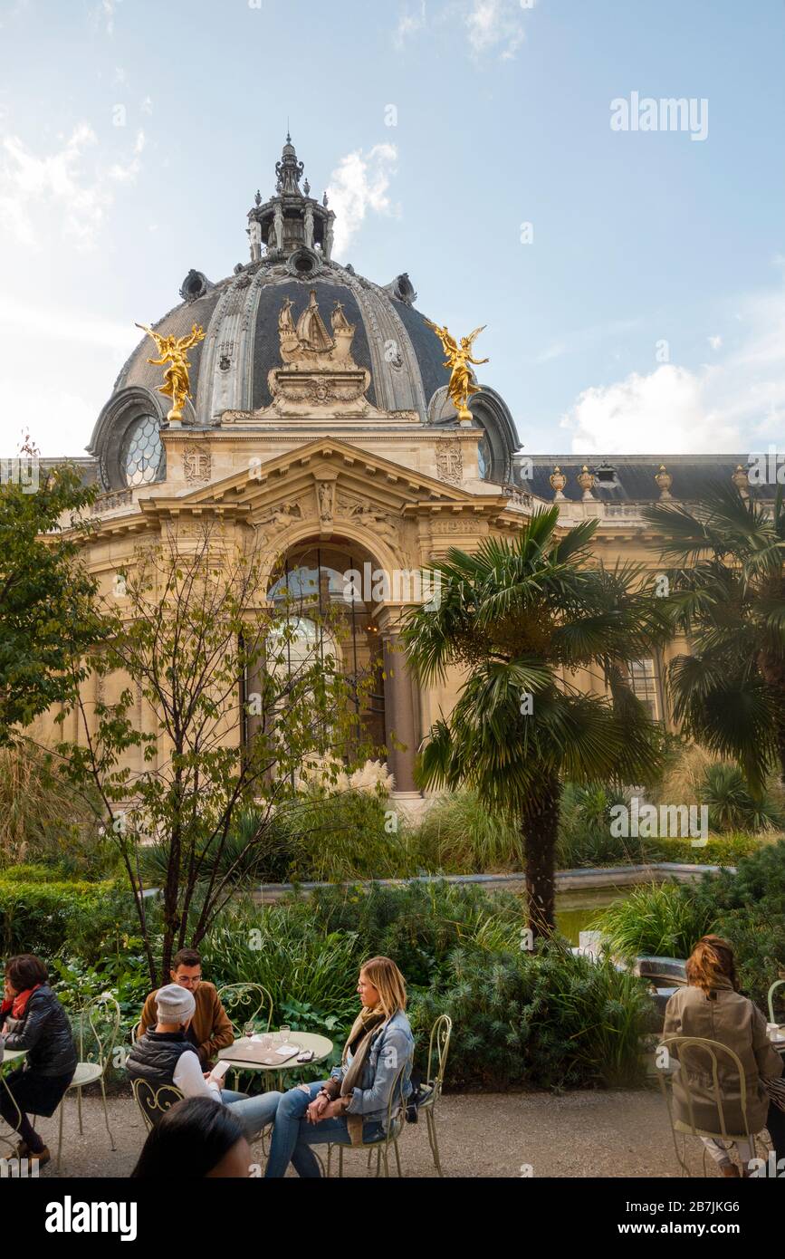 Petit palais, cafe paris hi-res stock photography and images - Alamy