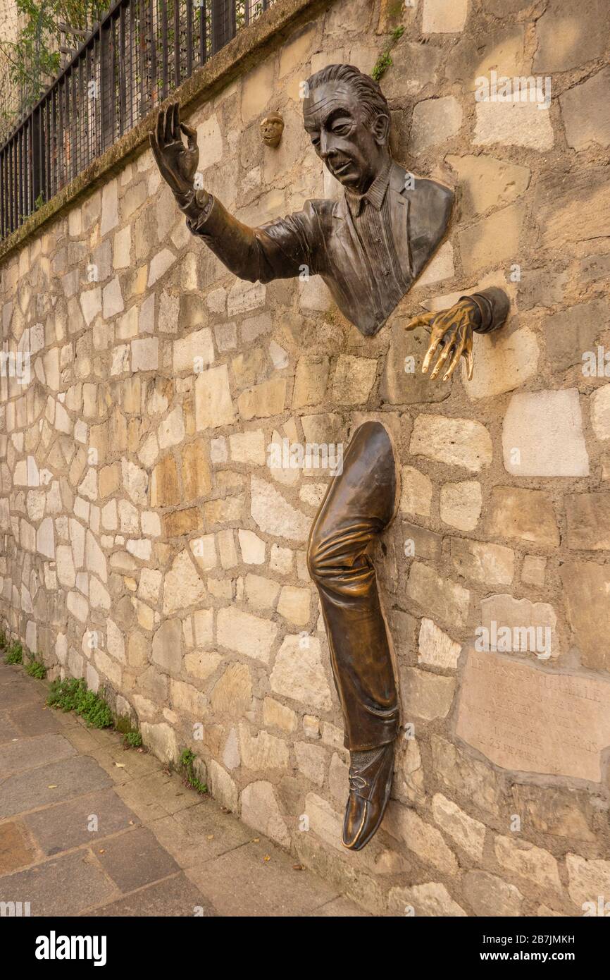Le Passe Muraille sculpture Montmartre Paris France Stock Photo