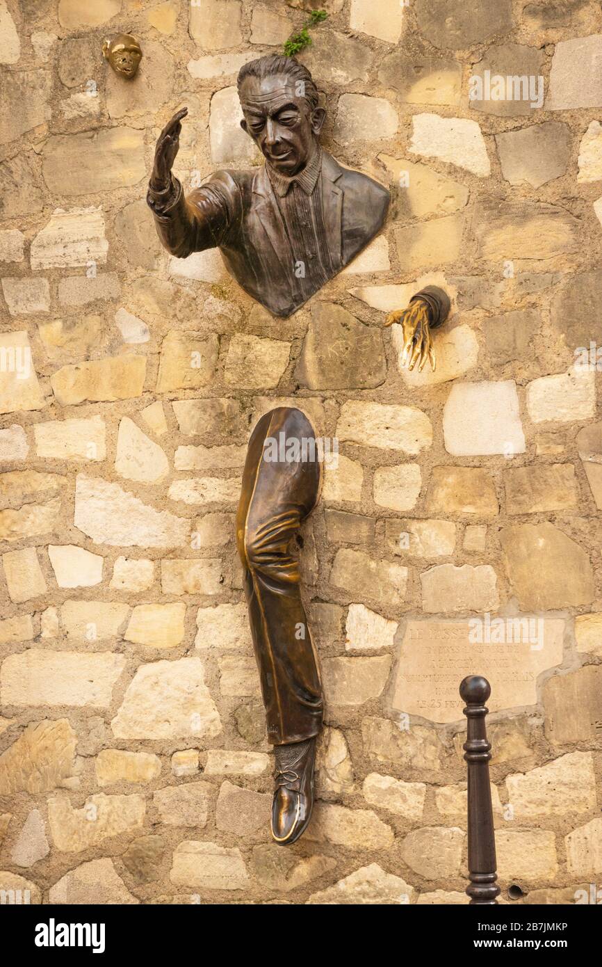 Le Passe Muraille sculpture Montmartre Paris France Stock Photo