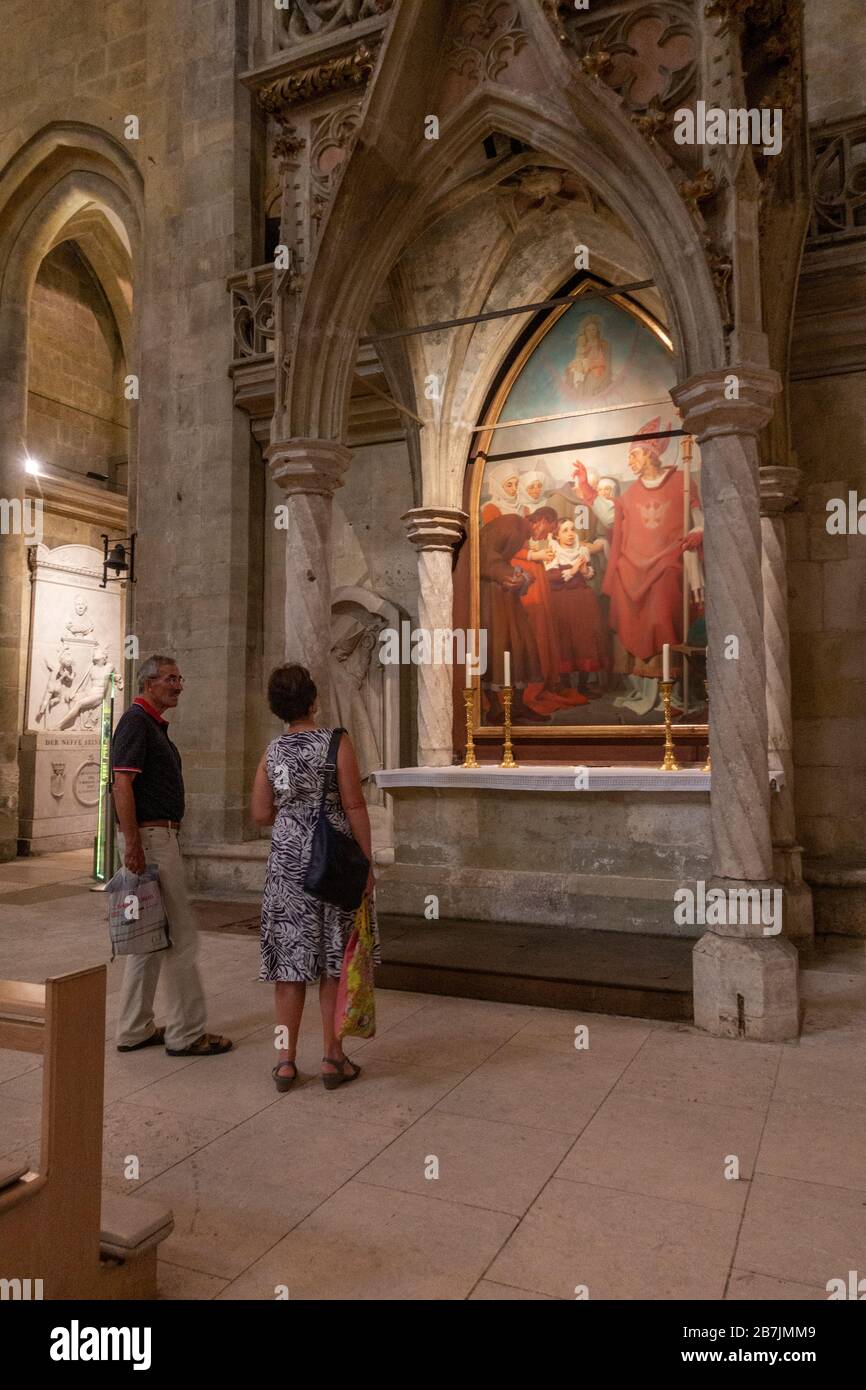 Visitors inside the Dom St Peter (St Peter Cathedral) in Regensburg, Bavaria, Germany. Stock Photo