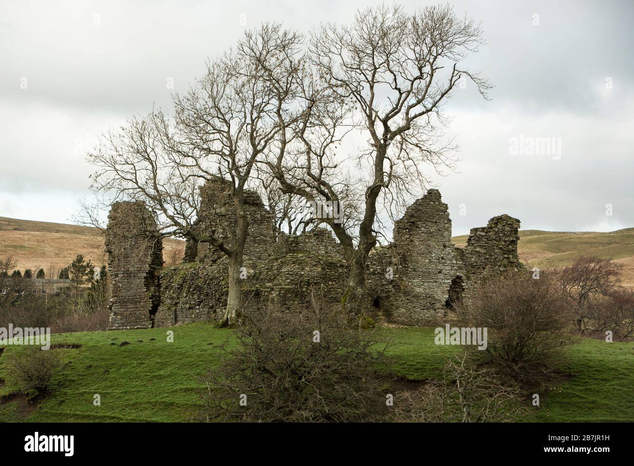 The ruined 12th century Pendragon Castle, Outhgill, Mallerstang, Kirkby Stephen, Eden Valley, Cumbria, England Stock Photo