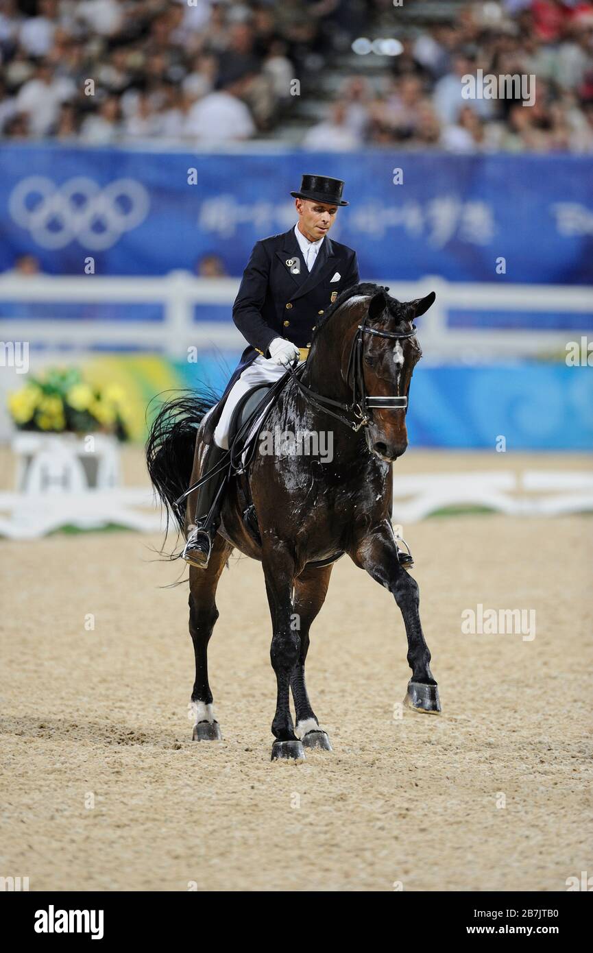 Olympic Games 2008, Hong Kong (Beijing Games) August 2008, Steffen Peters (USA) riding Ravel