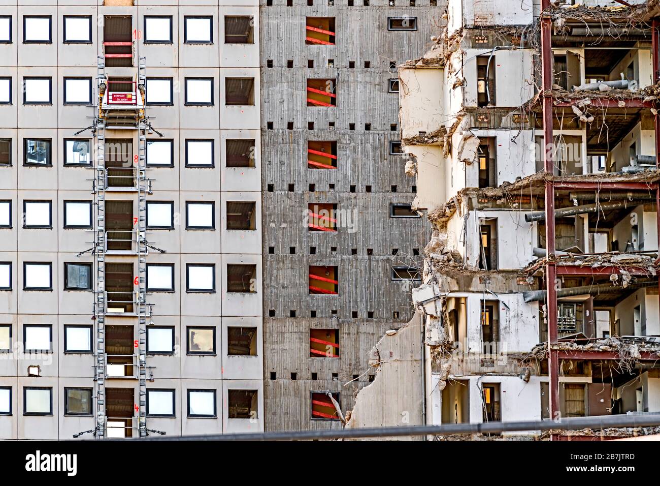 Bochum (North-Rhine-Westfalia, Germany): Demolition of the court; Bochum, Abriss des Justizgebäudes Stock Photo