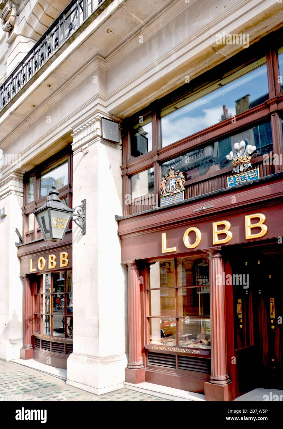 Shop window of the bootmaker Lobb, St. James Street, Piccadilly Stock ...