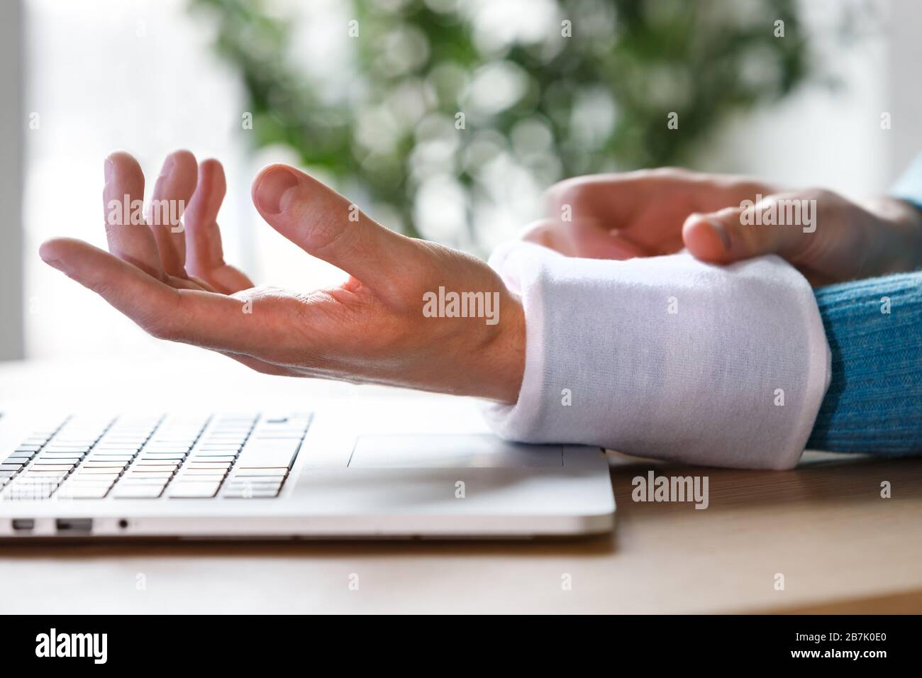Carpal tunnel syndrome hires stock photography and images Alamy