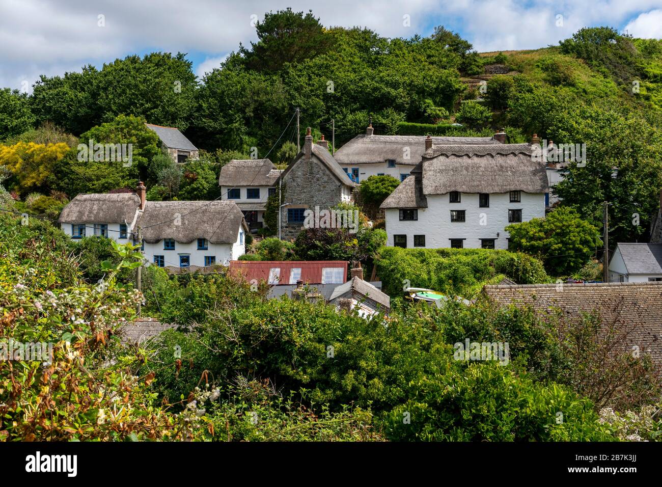 Thatched cottages at cadgwith hires stock photography and images Alamy
